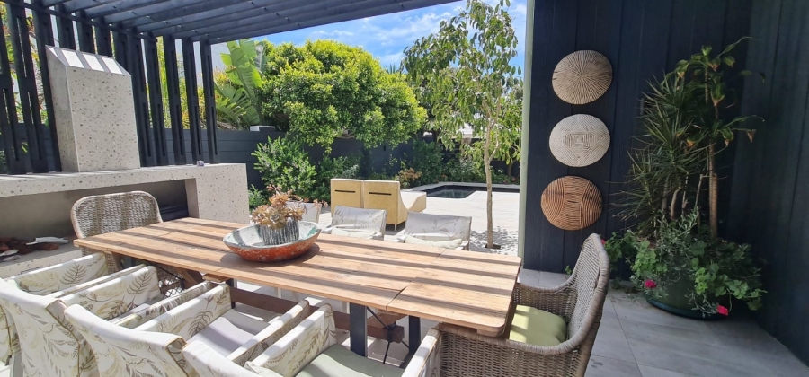 10 Bedroom Property for Sale in Bloubergstrand Western Cape